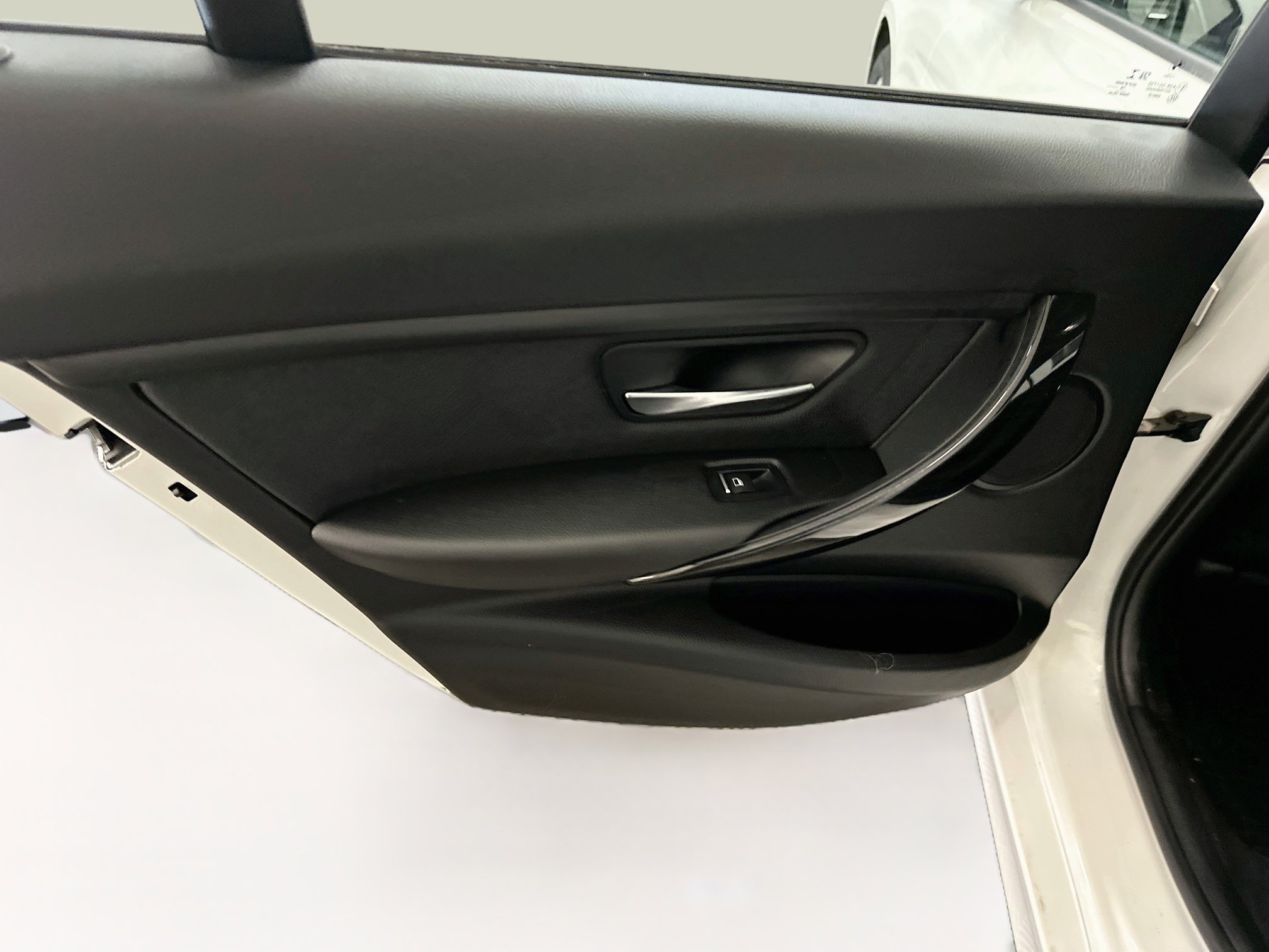 Used 2018 BMW 320i xDrive Sedan w/ Premium Package AWD/4WD image 28