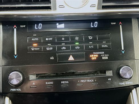 Used 2014 Lexus IS 250 4dr Sport Sdn Auto RWD image 21