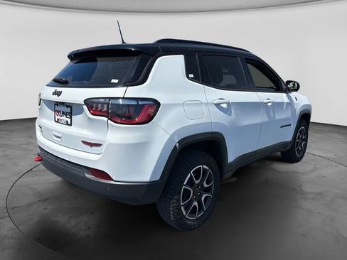 Used 2025 Jeep Compass Trailhawk AWD/4WD image 13