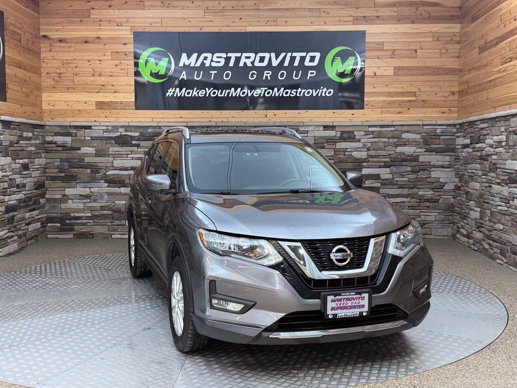Used 2017 Nissan Rogue SV AWD/4WD image 3