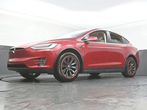 Used 2018 Tesla Model X 100D image 50
