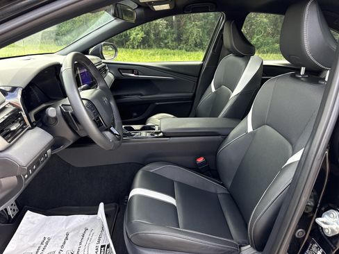 Used 2025 Toyota Camry SE FWD image 11