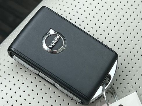 Used 2023 Volvo XC60 T8 Ultimate AWD/4WD image 36