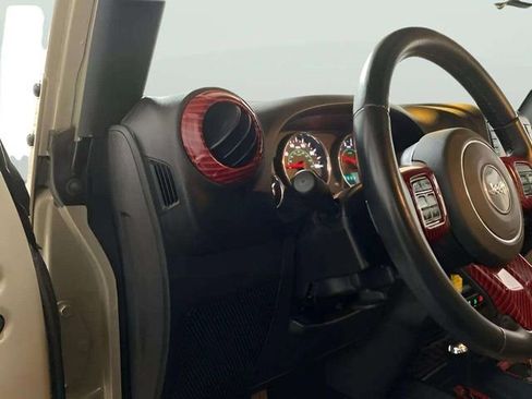 Used 2018 Jeep Wrangler Unlimited Sport S image 34