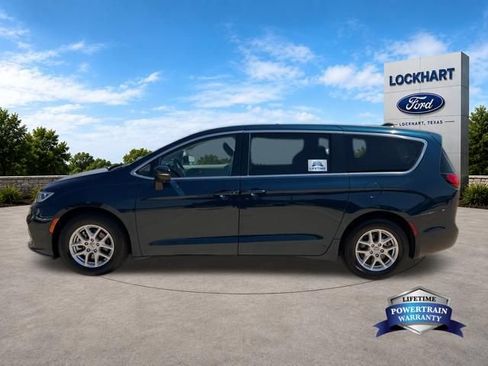 Used 2023 Chrysler Pacifica Touring-L FWD image 4