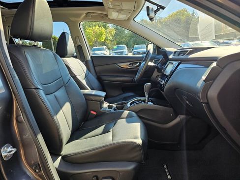 Used 2016 Nissan Rogue SL image 9