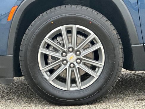 Used 2022 Chevrolet Traverse LT w/ LPO, Black Accent Package image 25
