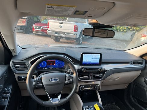 Used 2022 Ford Escape Titanium w/ Class II Trailer Tow Package AWD/4WD image 10
