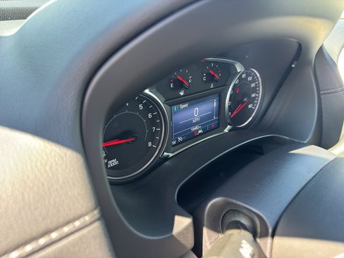 Used 2024 GMC Terrain SLE image 20