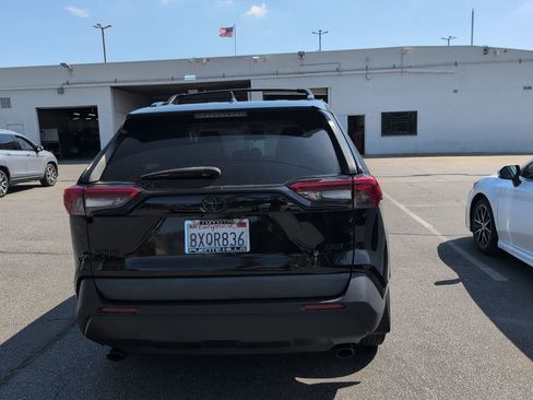 Used 2021 Toyota RAV4 XLE w/ Carpet Mat Package (TMS) FWD image 5