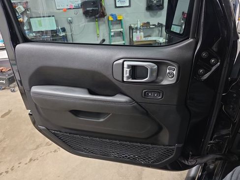 Used 2020 Jeep Gladiator Rubicon w/ LED Lighting Group AWD/4WD image 28