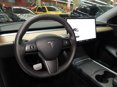 Used 2021 Tesla Model Y Performance image 16