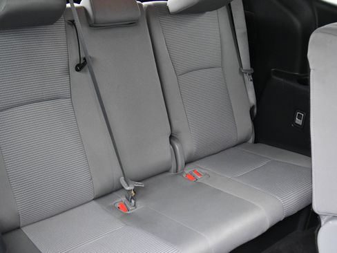 Used 2022 Toyota Highlander LE AWD/4WD image 43