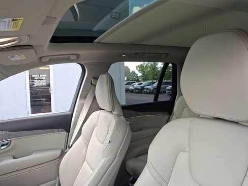 Certified 2023 Volvo XC90 B5 Plus w/ Protection Package Premier image 14