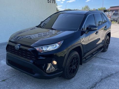 Used 2020 Toyota RAV4 XLE image 1