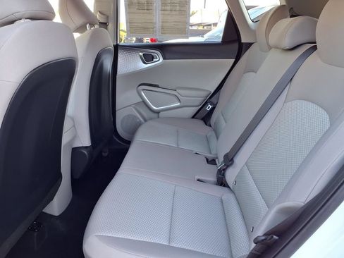 Certified 2025 Kia Soul LX w/ LX Technology Package FWD image 8