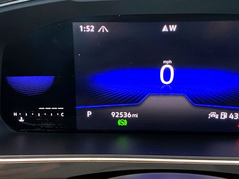 Used 2023 Volkswagen Tiguan SE R-Line image 5