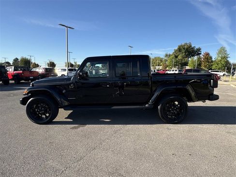 Used 2023 Jeep Gladiator Overland image 5