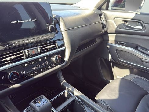 Used 2023 Nissan Pathfinder SL w/ SL Premium Package image 20