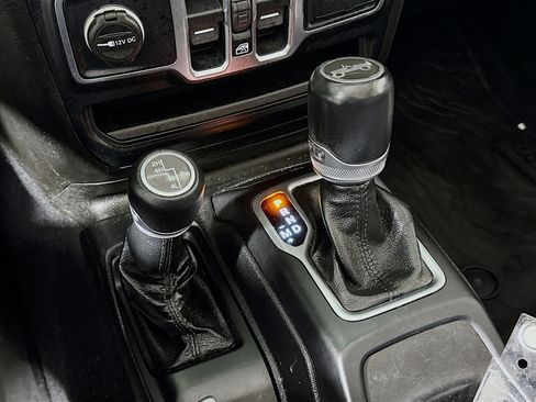 Used 2019 Jeep Wrangler Unlimited Sahara image 17