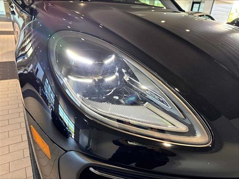 Used 2026 Porsche Macan AWD/4WD image 15