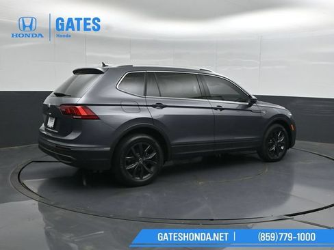 Used 2024 Volkswagen Tiguan SE FWD image 2