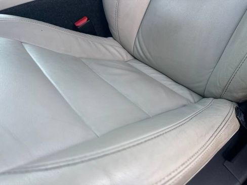 Used 2022 Volvo XC40 T4 Momentum FWD image 12
