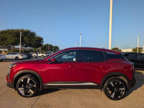Used 2025 Nissan Kicks SR w/ SR Premium Package FWD image 3