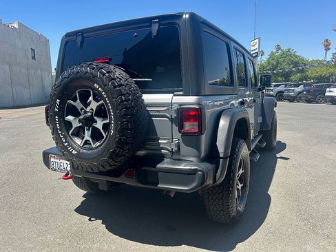 Used 2018 Jeep Wrangler Unlimited Rubicon AWD/4WD image 3