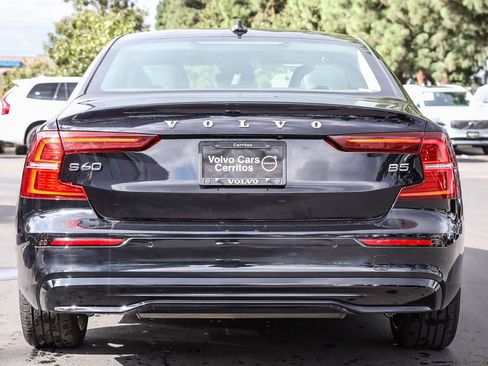 Used 2024 Volvo S60 B5 Plus image 10