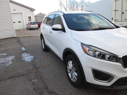 Used 2016 Kia Sorento LX w/ LX Convenience Package image 5