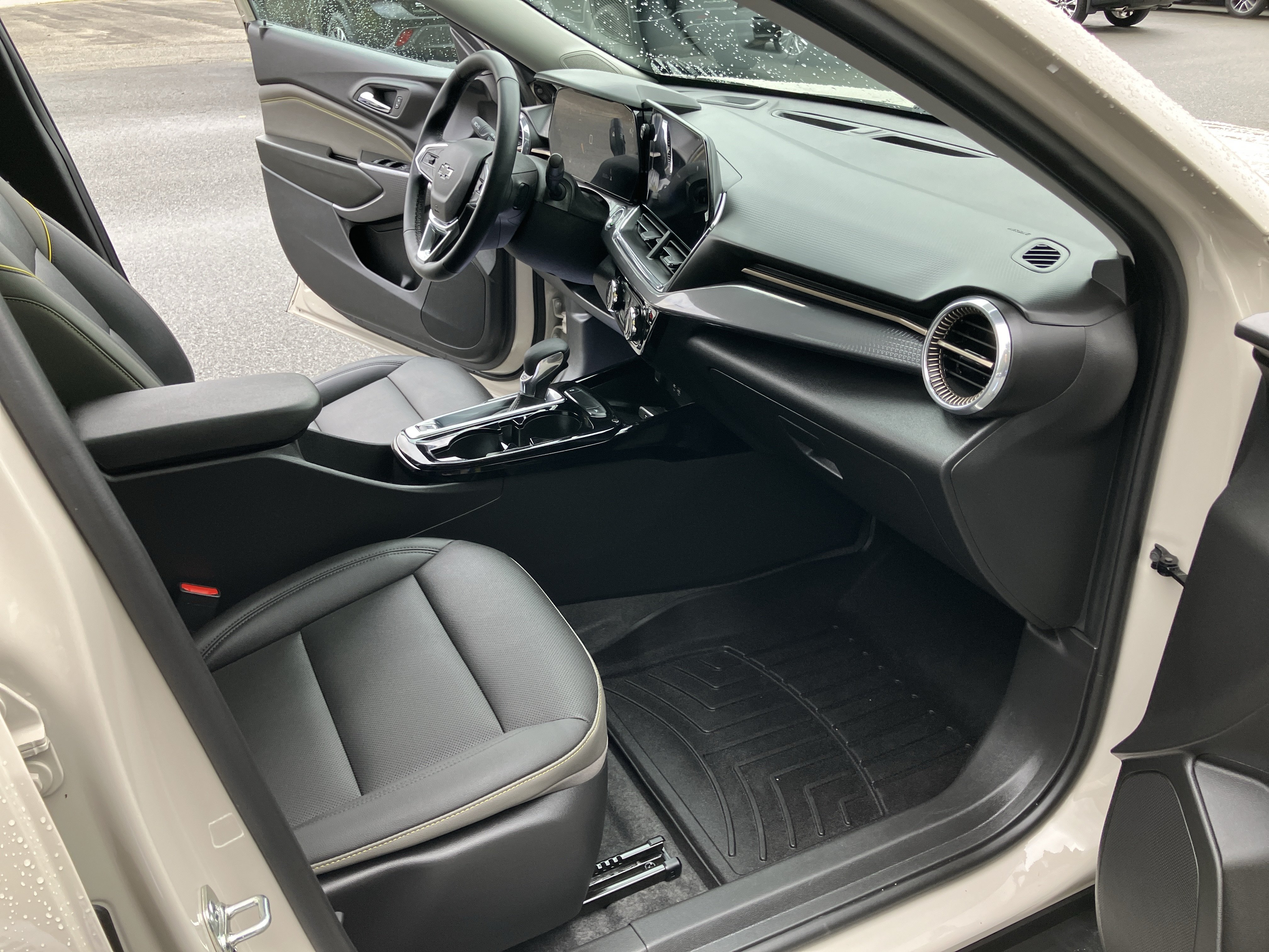 Used 2026 Chevrolet Trax ACTIV w/ Sunroof Package FWD image 36