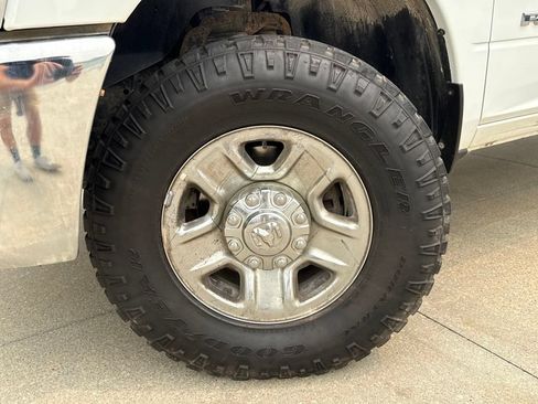 Used 2022 RAM 2500 Big Horn AWD/4WD image 40