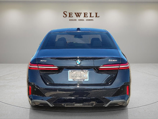 Certified 2026 BMW 530i xDrive w/ M Sport Package AWD/4WD image 4