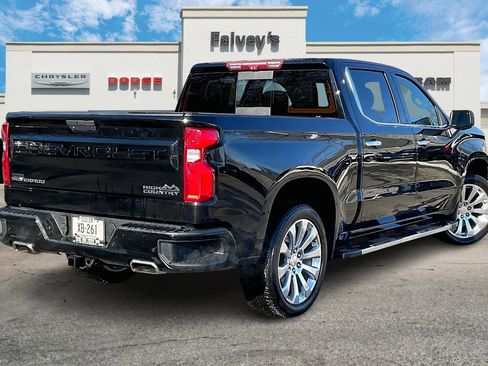 Used 2022 Chevrolet Silverado 1500 High Country w/ Technology Package image 2