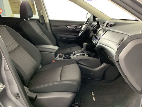 Used 2020 Nissan Rogue SV w/ Premium Package image 41