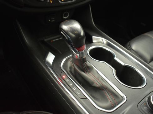 Used 2022 Chevrolet Traverse RS image 23