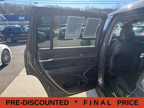 Used 2022 Jeep Grand Cherokee L Limited AWD/4WD image 24
