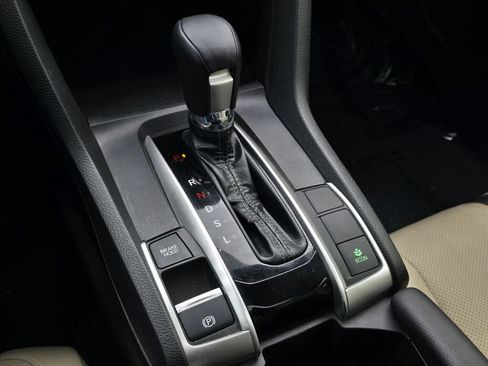 Used 2018 Honda Civic Touring image 27