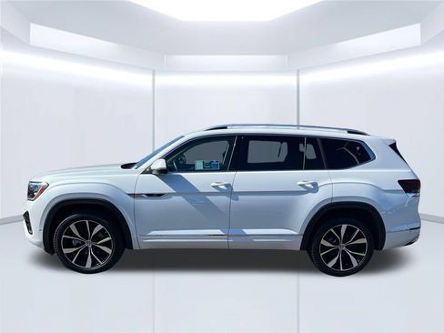 Used 2024 Volkswagen Atlas SEL Premium R-Line AWD/4WD image 2