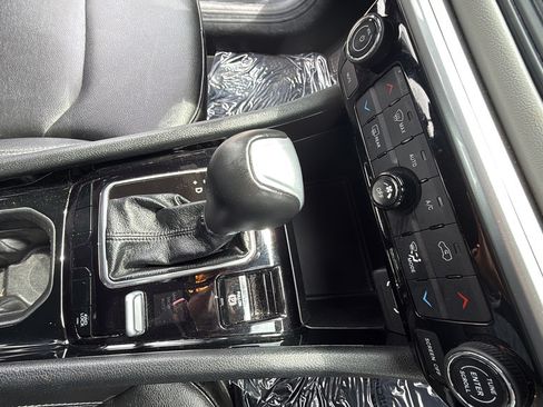 Used 2025 Jeep Compass Limited AWD/4WD image 20
