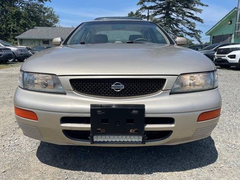 Used 1996 Nissan Maxima SE FWD image 3