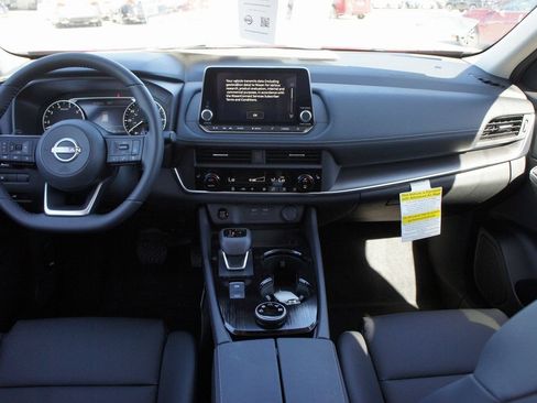 Certified 2024 Nissan Rogue SV w/ SV Premium Package AWD/4WD image 11