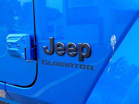 Used 2022 Jeep Gladiator Sport AWD/4WD image 6