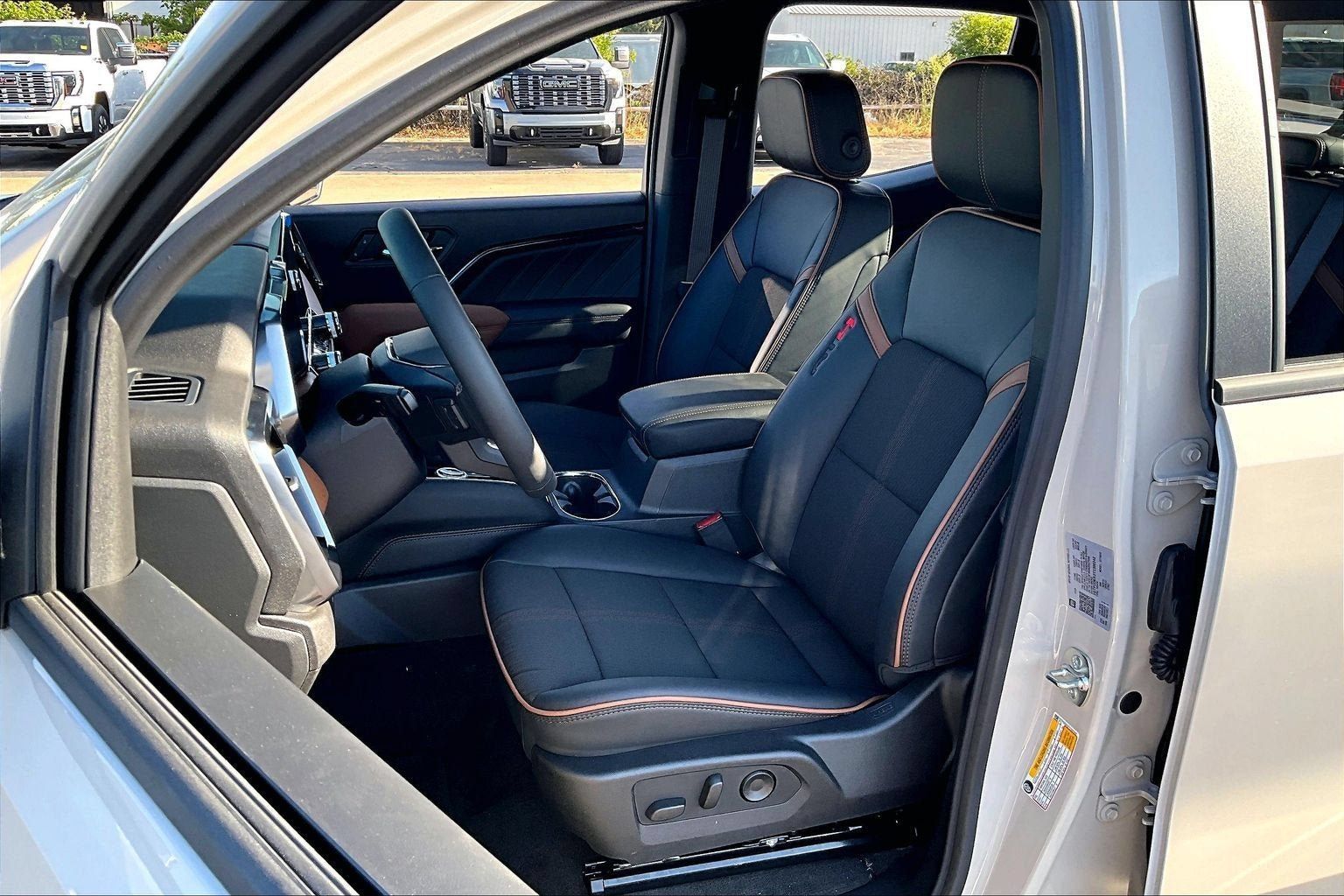 New 2026 GMC Canyon AT4 AWD/4WD image 9