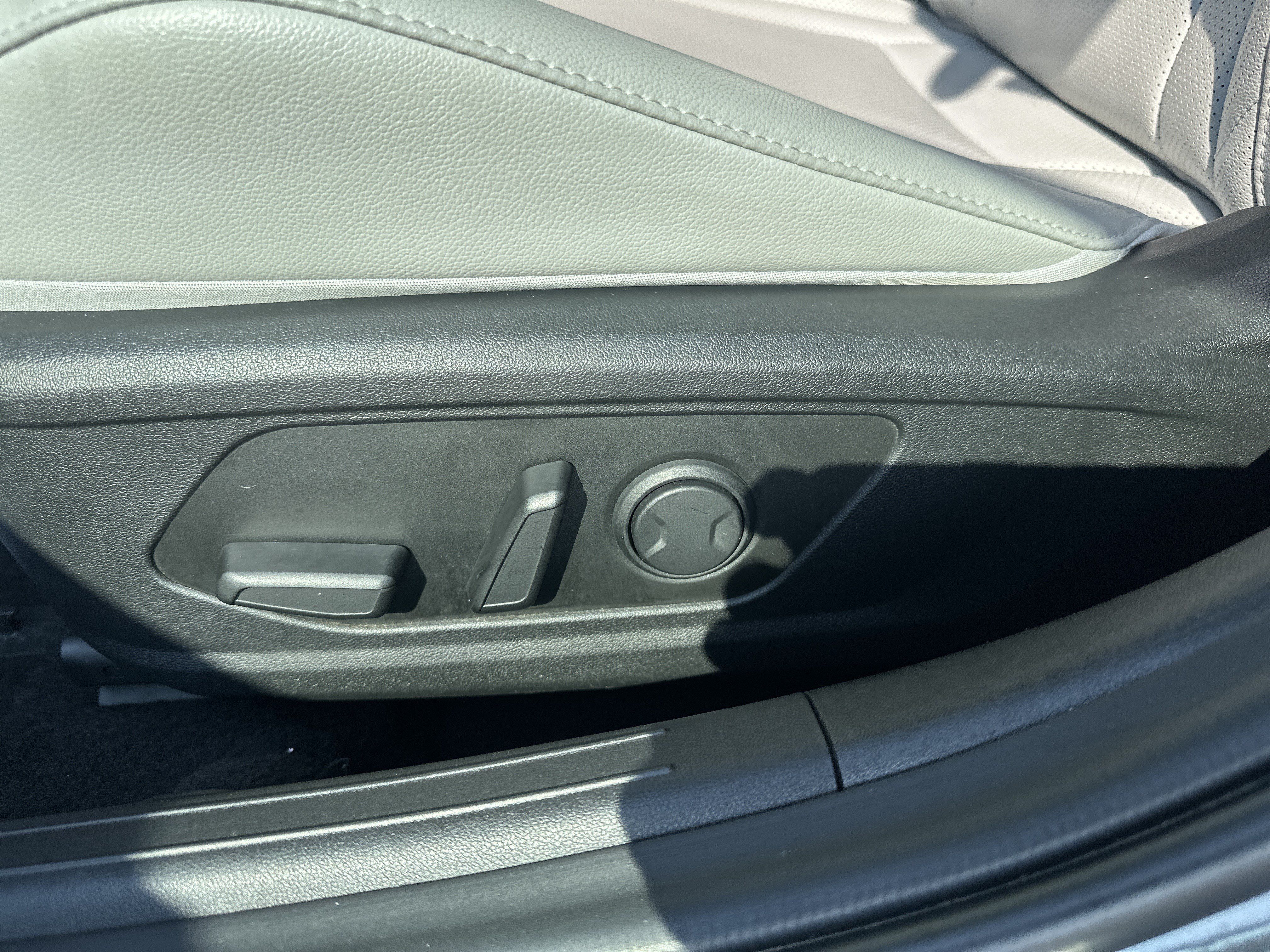 Used 2024 Hyundai Elantra Limited FWD image 12