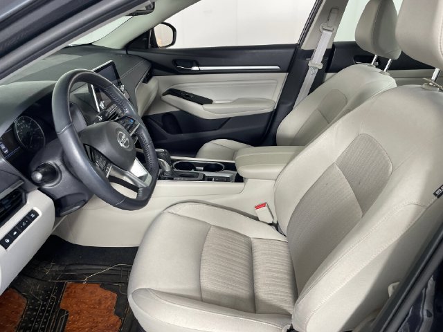 Used 2020 Nissan Altima 2.5 SV FWD image 2