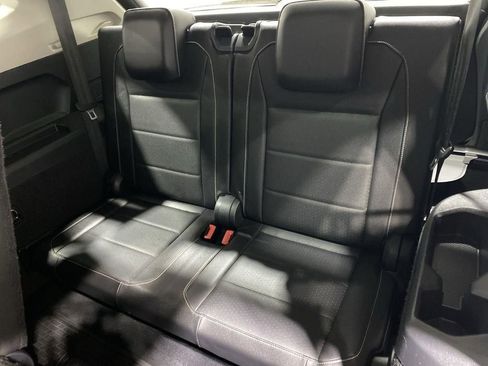 Used 2021 Volkswagen Tiguan SE w/ Panoramic Sunroof Package image 27