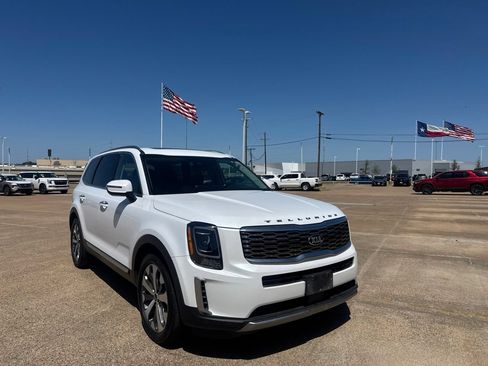 Used 2020 Kia Telluride S w/ S 8 Passenger Seating Package FWD image 2