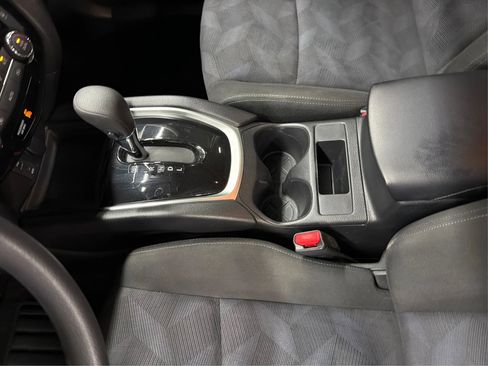 Used 2015 Nissan Rogue SV FWD image 33